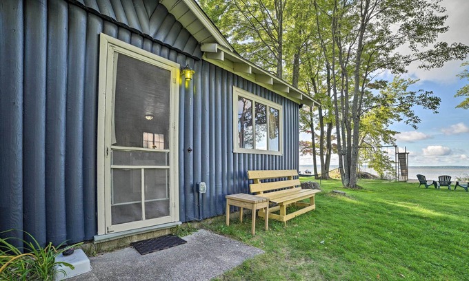 Houghton Lake Cabin | Cabin Situated on the Bank of Houghton Lake!