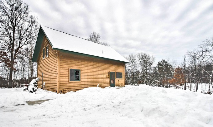 Pequot Lakes Cabin | Cabin w/ Fireplace < 1 Mile to Lakes + Golf