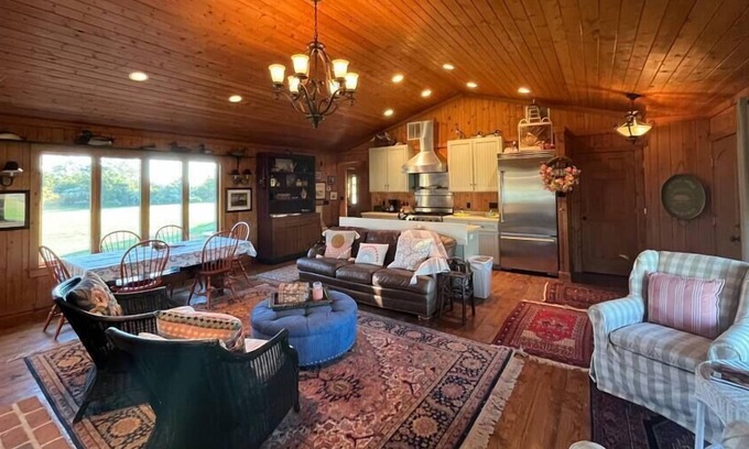 Westover House | Cabin Wildlife Hiking Fishing Kayaking Boating