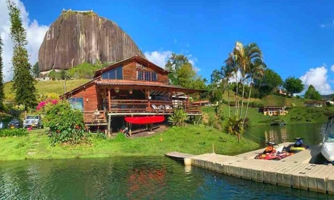 Guatape Cabin | Cabin with access to the lake and view of the stone - Guatapé