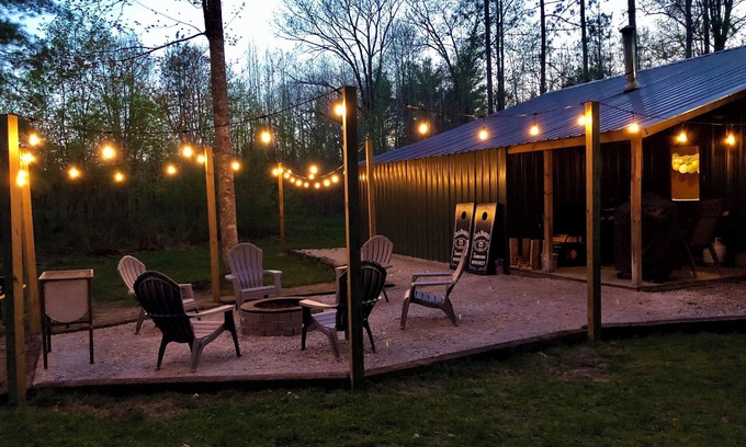 Ingalls House | Cabin with bar area and pool table-located in Stephenson, MI