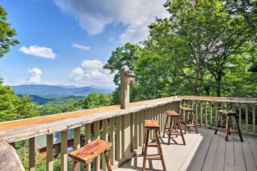 Blowing Rock House | Cabin with Fireplace and Mountain Views 5 Mi to Boone