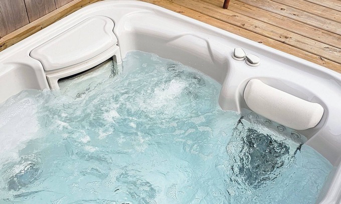 Dry Ridge Cabin | Cabin with Private HOT TUB! 8 minutes to Ark Encounter!