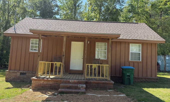Elliott Cabin | cabin with WiFi and AC in Gore Springs for hunters/lodging/fishermen