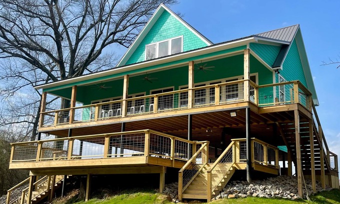 Glenwood Cabin | Caddo Cabana- Waterfront on the Caddo River. Sleeps 16 in beds.