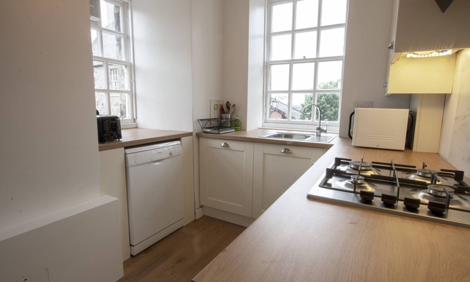 Old Town Apartment | Cadell House Apartment - Royal Mile