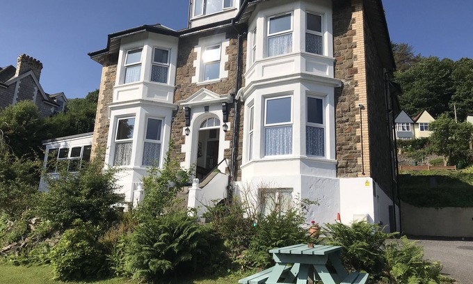 Hele Bed & Breakfast | Cairn House