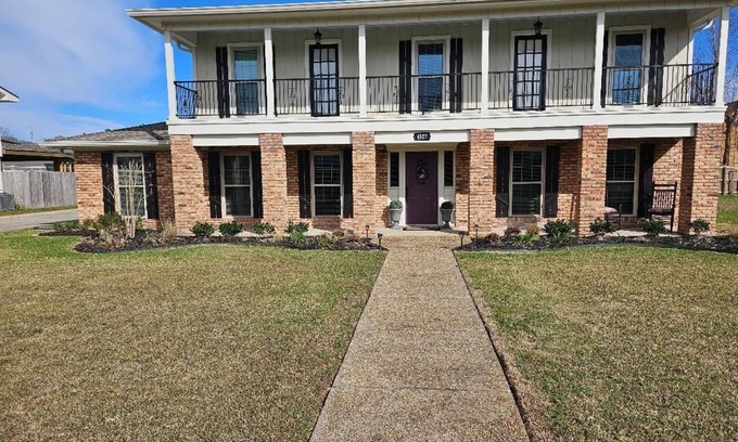 Lake Charles House | CAJUN OASIS 6br Retreat w/pool 3mi from Casinos and Interstate 210