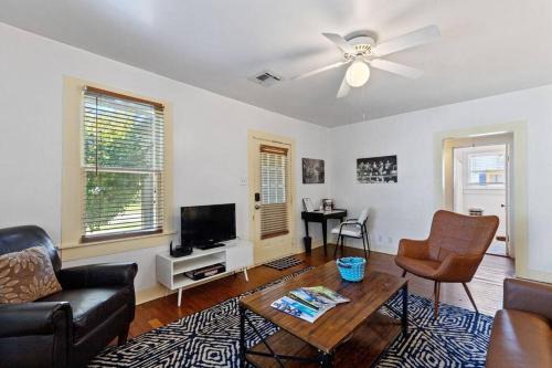 Downtown House | Cajun Stays-Cajun Home II- Entire House