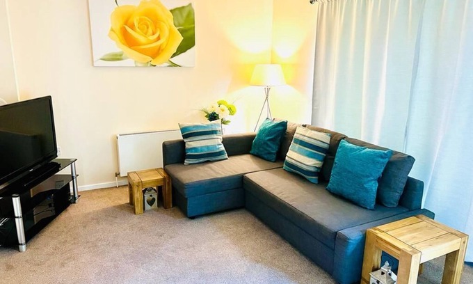Niddrie Apartment | Cakemuir Detached House,3 Bed,Free Parking,Private Garden-Long Stay Discounts