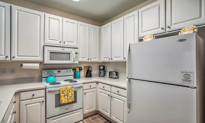 Calabash Condo | Calabash Condo on Golf Course w/Pool & Gym!