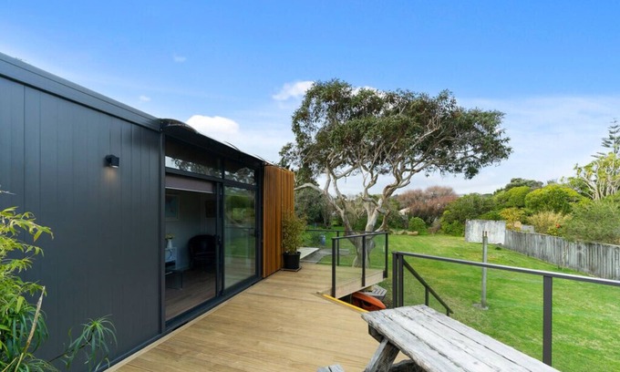 Waikanae Cottage | Calapso Cottage - Waikanae Beach Holiday Home