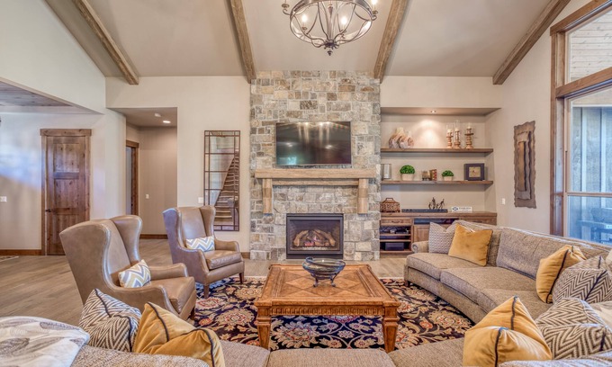 Sunriver House | Caldera Springs Maison du Poulet - Meredith Lodging, Golf Links, Hot Tub!
