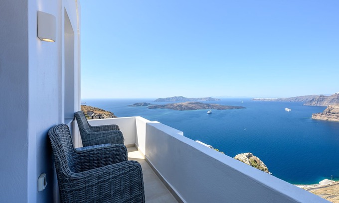 Megalochori House | Caldera St. Spectacular view of Santorini's caldera