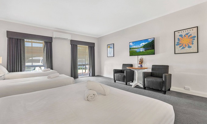 Echuca Hotel | Caledonian Hotel Motel