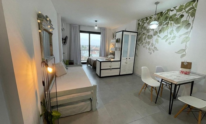 Remedios de Escalada Apartment | Calido,moderno depto con piscina, parking ,laundry