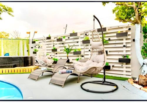 Cape Town Bed & Breakfast | Caline VIP Luxury Jacuzzi &, Swimming Pool MEWS