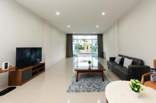 Hat Yai House | Calla House Hatyai for 18pax in Prime location 6 mins drive to Lee Grd