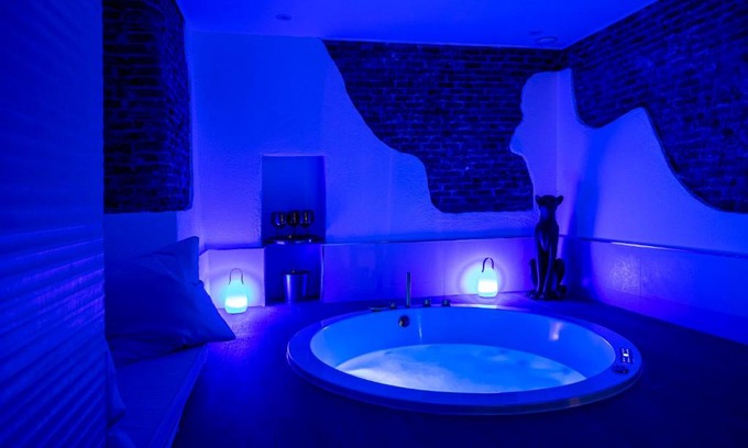 Embajadores Apartment | Calle Amparo 86 Lujoso Dúplex con Jacuzzi en Lavapies especial parejas