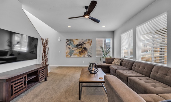 Parker House | Calm & Cozy 3 Bedroom - Manhattan Beach Inspired Home