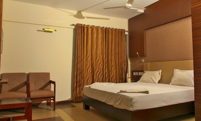 Madurai Main Hotel | Calm Stay West Tower Of Meenakshi Amman Temple