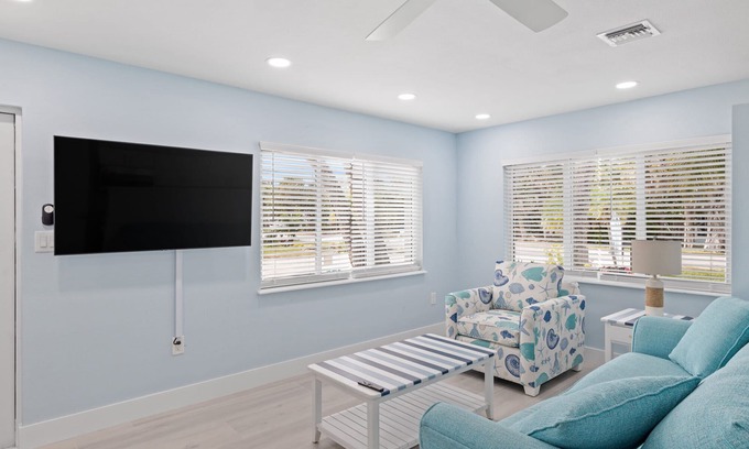 Sanibel House | Caloosa Retreat- 2BR at Palmview Inn Sanibel