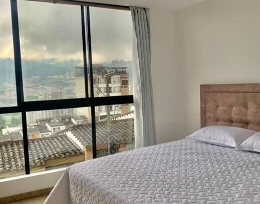 Manizales Apartment | Cama Queen, Vista a las Montañas