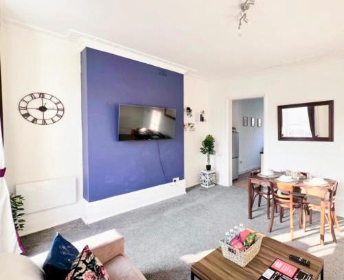 Camden Town with Primrose Hill Apartment | Camden - 3 Bedrooms - Sleeps 6 - Near Underground