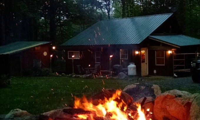 Lowville Cabin | Camp Dennis - Cozy Cabin
