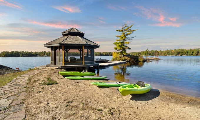 Rosseau Cottage | CAMP KAHSHE | Luxury Beachfront Muskoka Cottage Rental