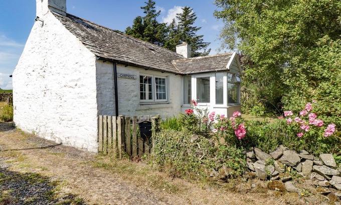 Kirkcudbright Cottage | CAMPHILL, pet friendly, with open fire in Kirkcudbright