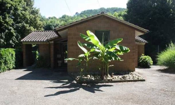 Saint-Cere House | Camping 3 étoiles - Piscine - eeebbh