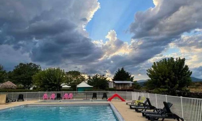 Balazuc House | Camping 3 étoiles - Piscine - eeeehg