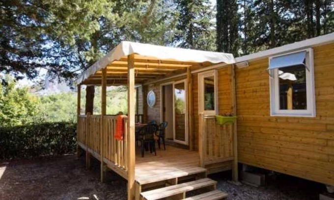 Orgon House | Camping 4 étoiles - Piscine - eebbbh