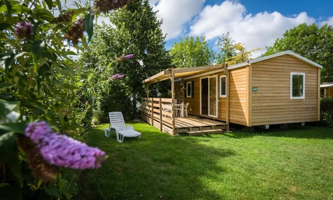 Brissac-Quince House | Camping de l'Etang Sites and Landscapes * - Privilege Cottage 2 ch. - TV - LV 6 people