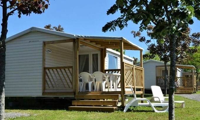 Huanne-Montmartin House | Camping du Bois de Reveuge**** - 3-room loggia cottage for 5 people
