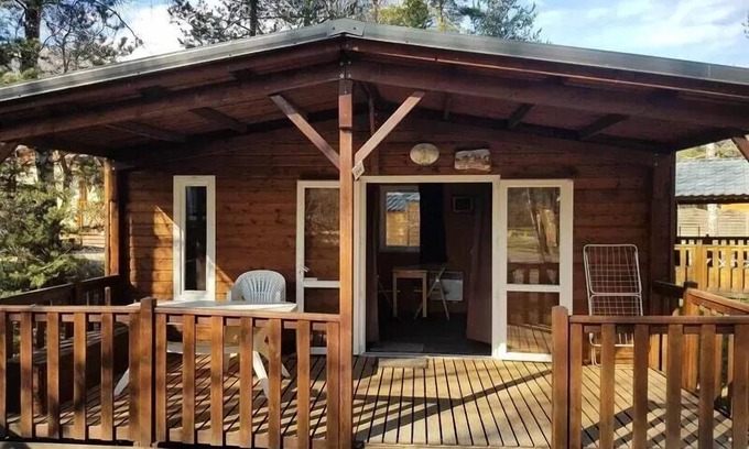 Saint-Martin-de-Queyrieres Ski Chalet | Camping-Caravaneige l'Iscle de Prelles * - Chalet Comfort Type Modulo 18 - 18 m2/1 bedroom - Covered terrace 15 m2 4 people