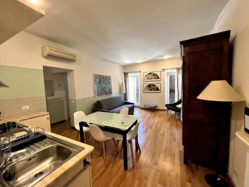 Rione VII Regola Apartment | Campo dei fiori - cozy and central apt