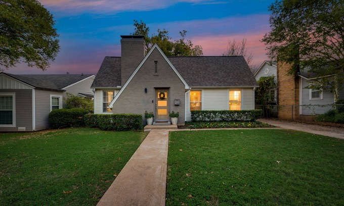 Arlington Heights House | Campout on El Campo located in the Cultural Arts District!