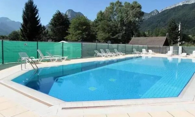 Lathuile House | Campsite Le Polé* - Comfort mobile home 3 rooms 4 people