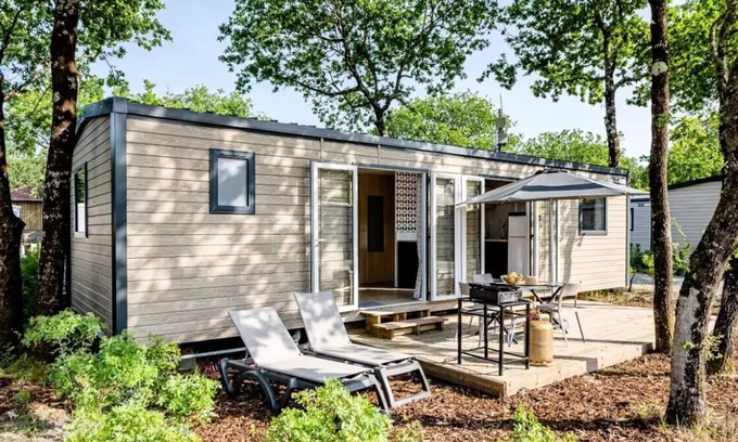 Soulac-sur-Mer House | Campsite maeva Respire Domaine Les Carrelets de Soulac ***** - Mobile Home Premium Comfort 4 Rooms 6 People Air Conditioning + TV