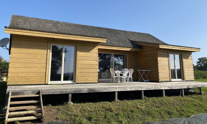 Saint-Germain-Chassenay House | Canadian wooden house with swimming pool near the Canals