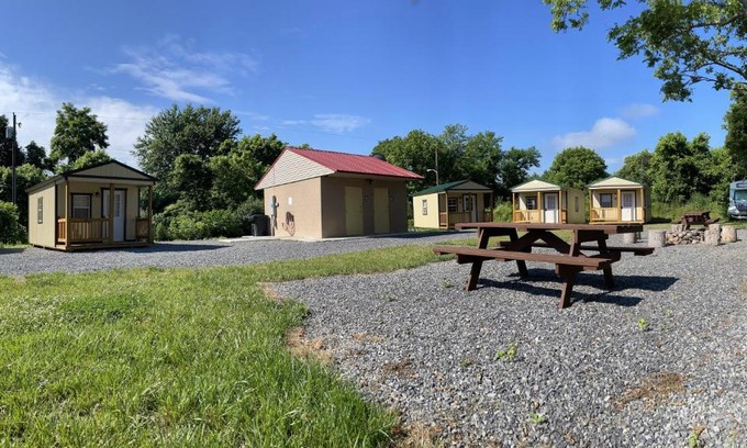 Paw Paw Ski Chalet | Canal Cabins