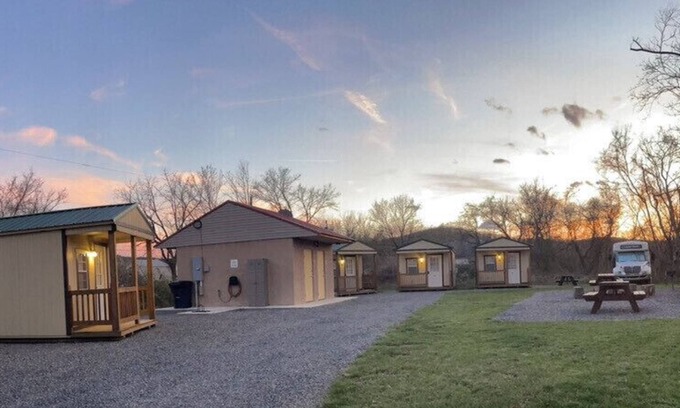 Paw Paw Cabin | Canal Cabins