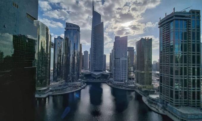 Jumeirah Lake Towers Apartment | Canal-Side Charm: Studio living at Dubai Arch