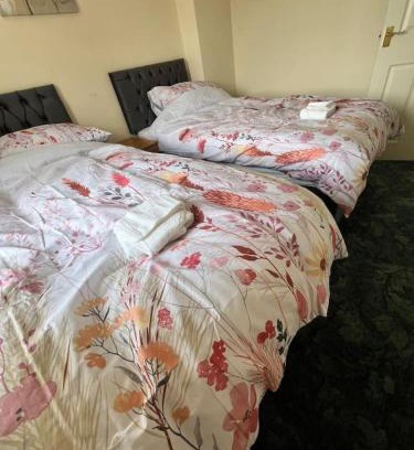 Ilminster House | Canal Way- Cozy 3-Bed House