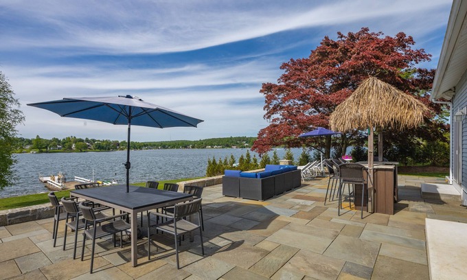 Danbury House | Candlewood Lakefront 3bd/2 bath house w/180 degree views!