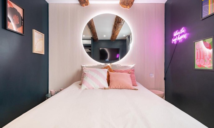 Les Grands Carmes Apartment | Candy Room