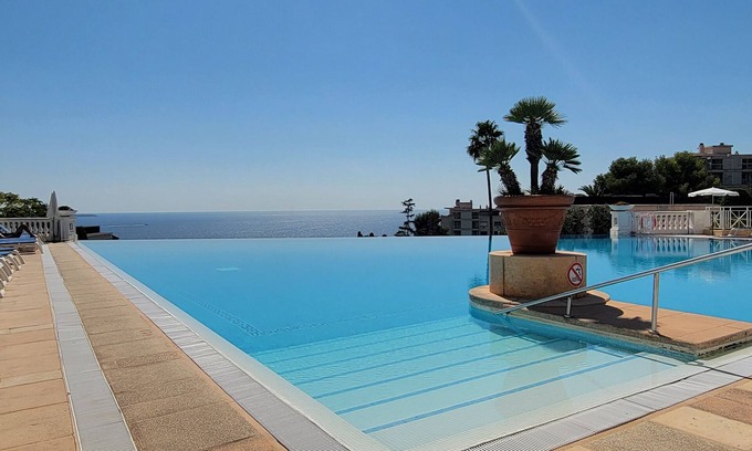 La Croix des Gardes Apartment | Cannes 3-room apartment-air-conditioned-large terrace