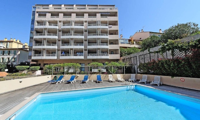Cannes Old Town Apartment | CANNES SUQUET FILM FESTIVALS PALAIS, CROISETTE , BEACHES AT 50M + TERRACE & POOL